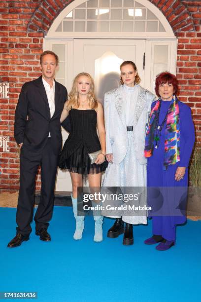 Stephan Kampwirth, Helena Zengel, Emma Bading and Regina Ziegler attend the "Die Therapie" Premiere at Zoopalast on October 23, 2023 in Berlin,...