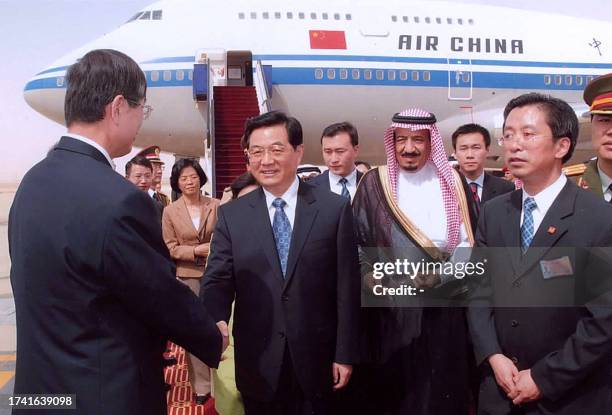 Saudi Salman bin Abdul Aziz, Governor of Riyadh , and Chinese President Hu Jintao are welcomed by Chinese diplomats upon Jintao's arrival to Riyadh...