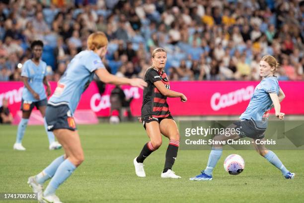Sophie Harding of the Wanderers puts the ball past Sydney FC's Cortnee Vine compete for a header during the round one A-League Women match between...