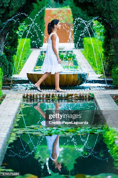 refreshing in the alhambra generalife gardens, spain - granada stockfoto's en -beelden