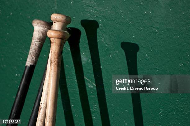 baseball bats making shadows on dugout wall. - banco dos jogadores imagens e fotografias de stock