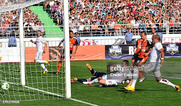 Aiden McGeady of FC Spartak Moscow scores a goal during the Russian Premier League match betweenn FC Ural Sverdlovsk Oblast and FC Spartak Moscow at...