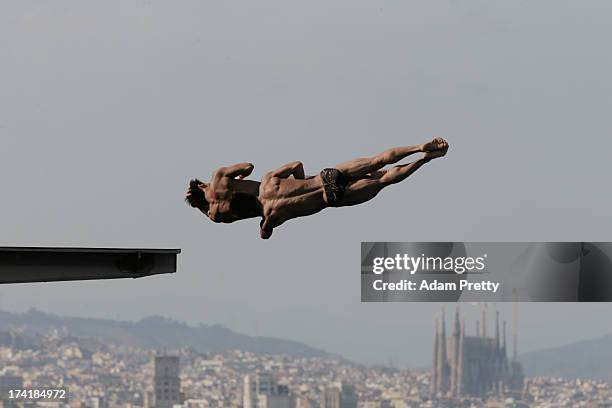 Yuan Cao and Yanquan Zhang of China compete in the Men's 10m Platform Synchronised Diving final on day two of the 15th FINA World Championships at...