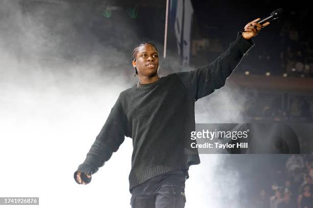 Daniel Caesar performs at Madison Square Garden on October 17, 2023 in New York City.