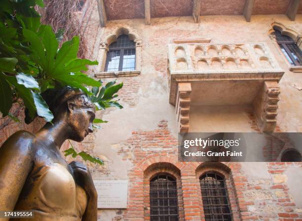 famous balcony - romeo and juliet stock pictures, royalty-free photos & images