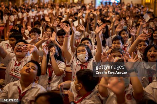 Unity In Filipino Pictures and Photos - Getty Images