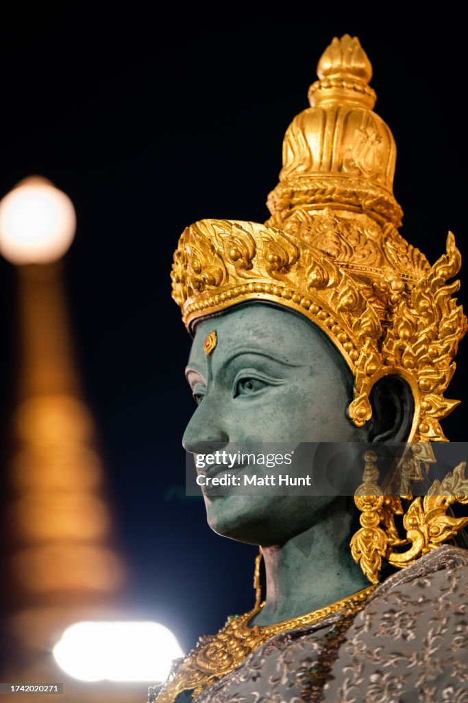 Lord Rahi Paying Homage To Phra Rahu Thai Lord Of Darkness High-Res Stock Photo ...