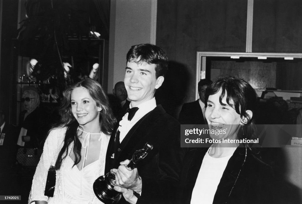 Timothy Hutton With Diane Lane & Mother At Oscars