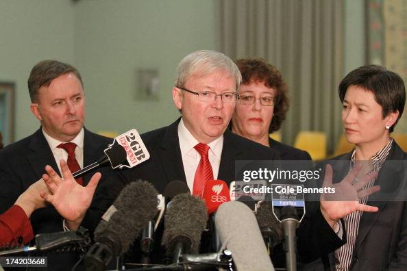 Kevin Rudd 965 Prime Minister Kevin Rudd with senior cabinet members, holds a press ...