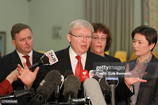 Kevin Rudd Memer Prime Minister Kevin Rudd with senior cabinet members, holds a press ...