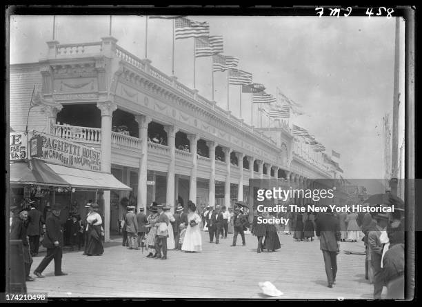 Rockaway Beach Ny Vintage Photos and Premium High Res Pictures - Getty ...