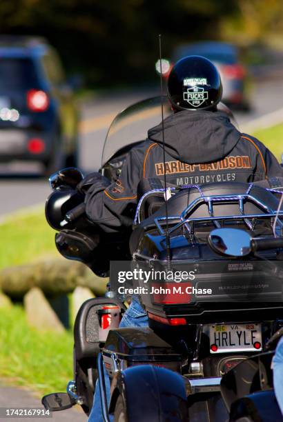 motorcyclist on skyline drive, shenandoah national park, virginia (usa) - motorcycle chase stock pictures, royalty-free photos & images