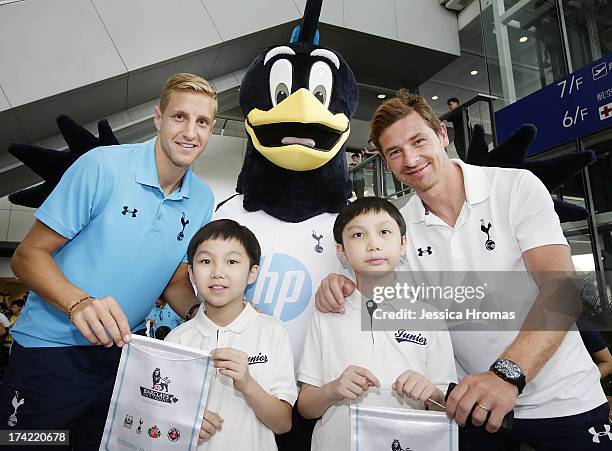 Tottenham Hotspur captain Michael Dawson poses for a photo with fans Sunny Wong and Kenny Wong the team mascot and manager Andre Villas-Boas at Hong...