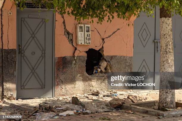 Maison avec un trou dans un mur suite au séisme le 12 septembre 2023 à Amizmiz.