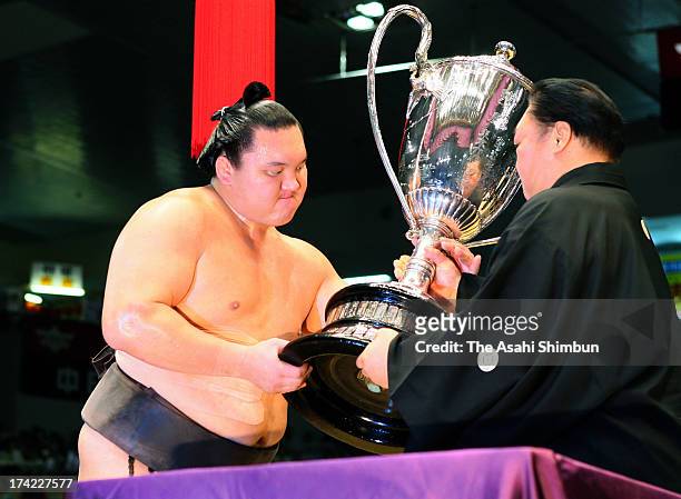 Monglian yokozuna Hakuho, whose real name is Mnkhbatyn Davaajargal receives the trophy after winning the Grand Sumo Nagoya Tournament at Aichi...