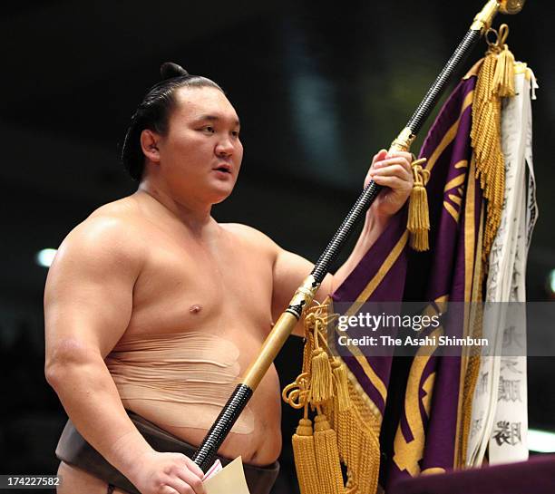 Monglian yokozuna Hakuho, whose real name is Mnkhbatyn Davaajargal celebrates winning the Grand Sumo Nagoya Tournament at Aichi Prefecture Gymnasium...