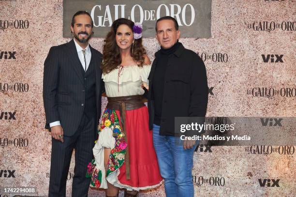 José Ron, Lucero and Plutarco Haza pose for a photo during the Red Carpet of premiere of `El Gallo de Oro´ serie at Restauramte Arroyo on October 17,...