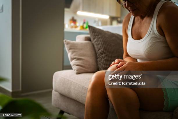 woman suffering knee pain - fat legs stock pictures, royalty-free photos & images