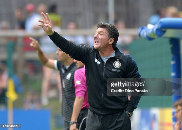 Head coach Walter Mazzari of Internazionale Milano gestures from the touchline during the pre-season friendly match between FC Internazionale Milano...