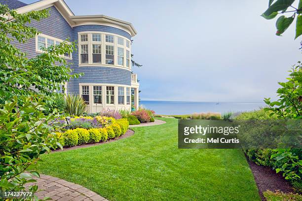 luxury home and garden on bainbridge island, washi - bainbridge island wa stock pictures, royalty-free photos & images