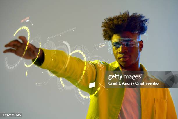 touching virtual world - innovación fotografías e imágenes de stock