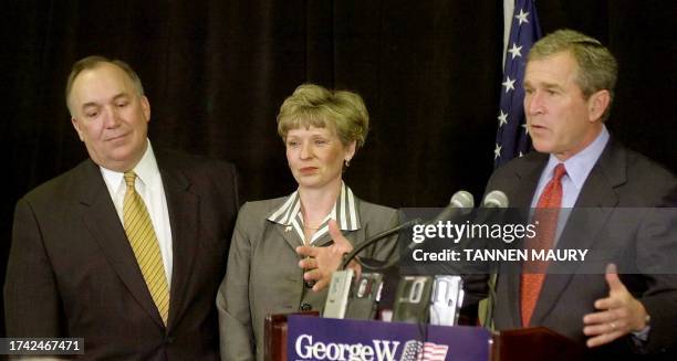 Republican presidential candidate Texas Governor George W. Bush speaks at a news conference 11 January 2000 in Grand Rapids, MI, joined by Michigan...