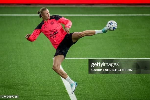 Manchester City's Norwegian striker Erling Haaland controls the ball during a training session on the eve of the UEFA Champions League Group G...