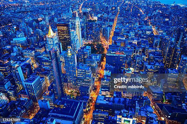 new york city skyline, manhattan, usa - new york skyline night stock pictures, royalty-free photos & images