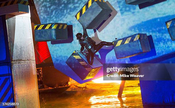 Wipe Out Rocks 52 Newlyweds Love And Other Wipeouts Stock Photos, High-Res Pictures ...