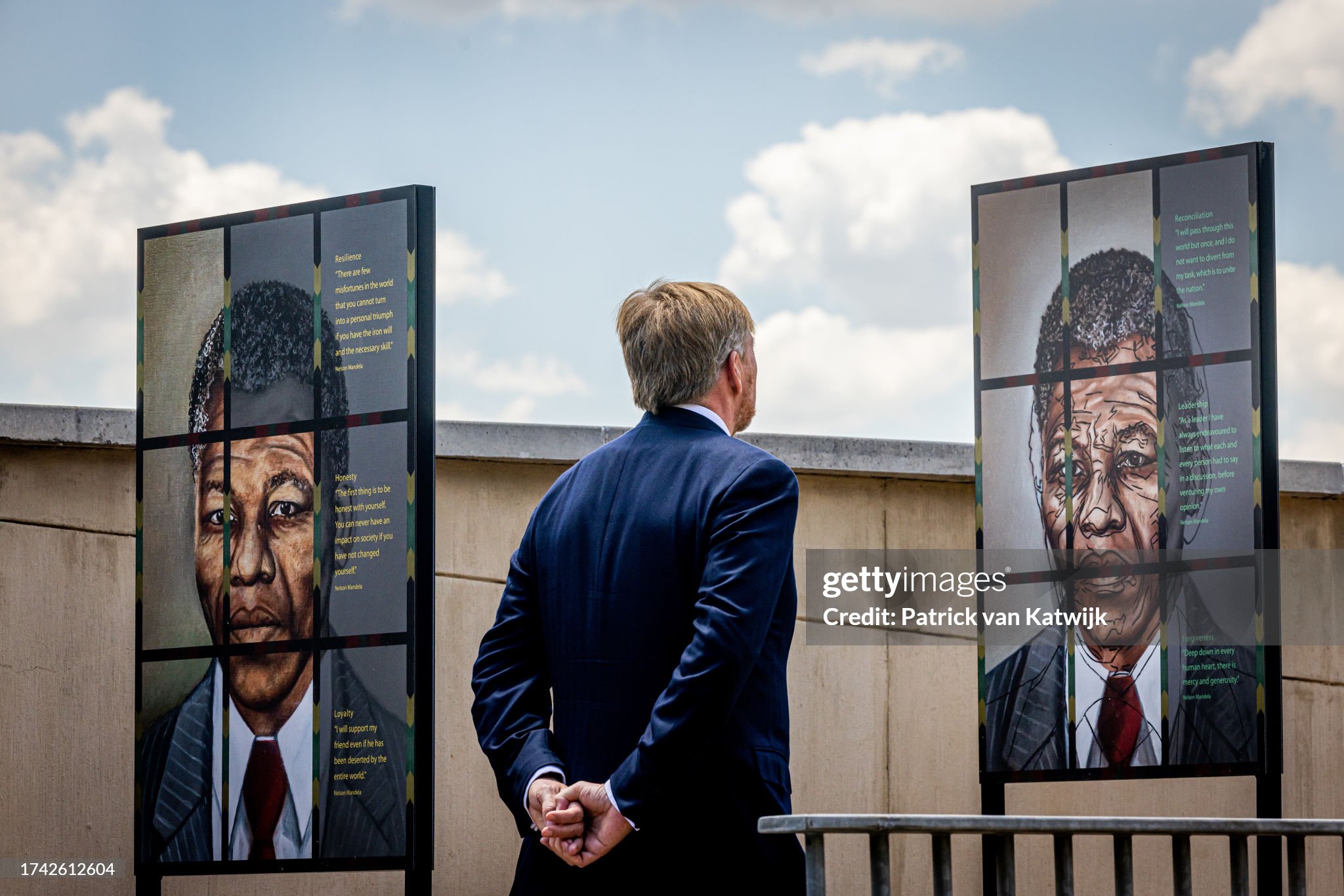 CASA REAL HOLANDESA - Página 100 King-willem-alexander-of-the-netherlands-visits-the-apartheid-museum-on-the-first-day-of-the