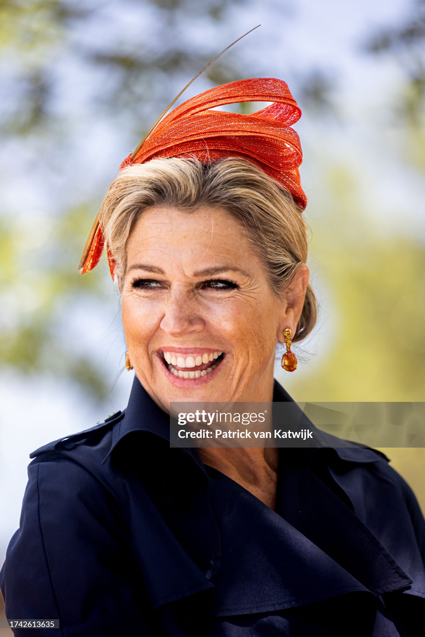 CASA REAL HOLANDESA - Página 100 Queen-maxima-of-the-netherlands-visits-the-blesbokspruit-wetland-reserve-on-the-first-day-of