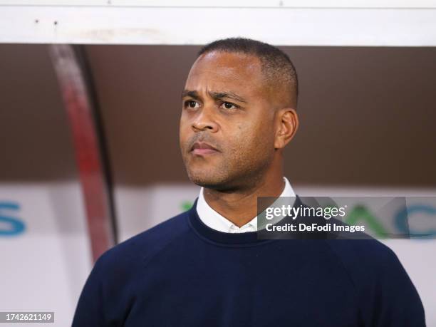 Head coach Patrick Kluivert of Adana Demirspor looks on prior to the Turkish Super League match between Fatih Karagumruk and Adana Demirspor at...