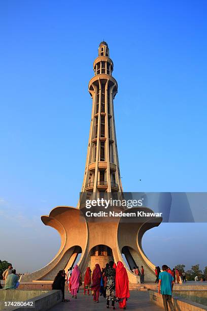 minar-e-pakistan - minar e pakistan stock-fotos und bilder