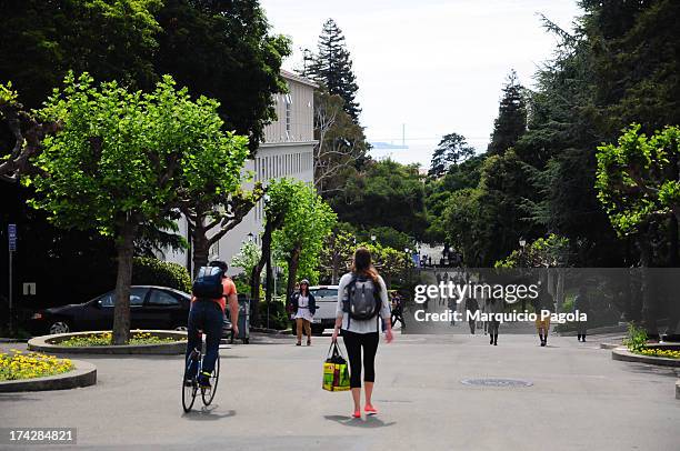 Some students walking around and some cyclists in the university campus at University of California, Berkeley, San Francisco, California, USA. San...