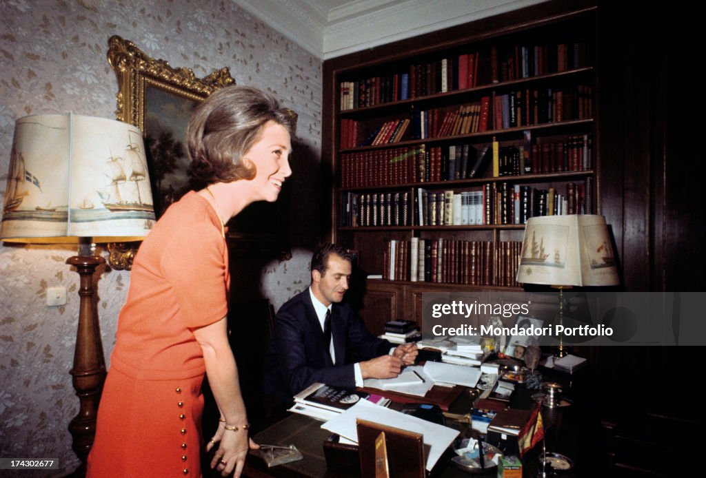 The Princes Of Spain Juan Carlos And Sophia Into The Studying Room Of The Royal Residence Of Palace 