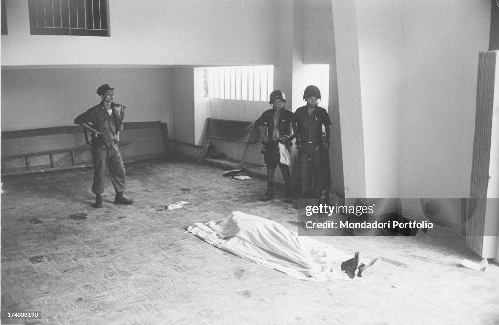 Three Vietnamese Soldiers And A Dead Body