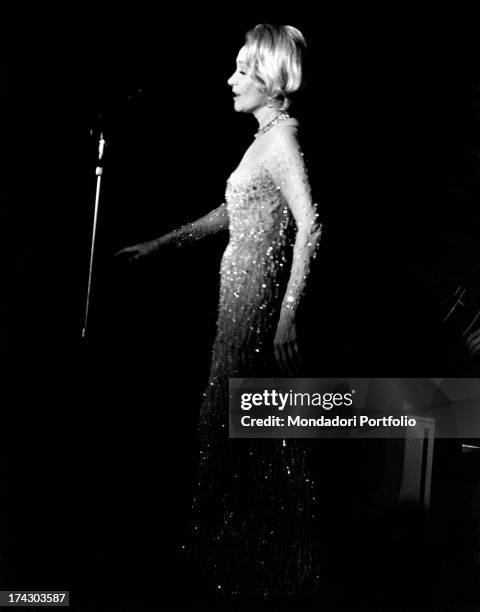 The German singer and actress Marlene Dietrich performs at the Bussola, a fashion Versilia night club. Viareggio , 1972..