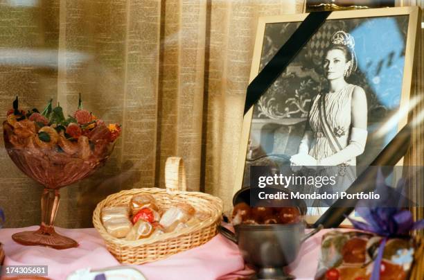 Mourning photography of the Princess Grace exposed in a sweetness shop window. Montecarlo , September 18th, 1982..