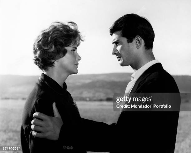 The actors Jean-Claude Brialy and Alida Valli, playing the leading roles of Jacky and Agathe, two former lovers, look intensely at each other's eyes;...