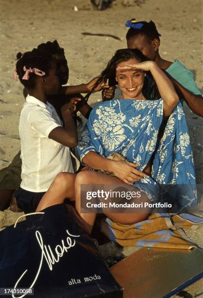 The classic dancer Oriella Dorella playing with haitian children. Haiti, 1981.