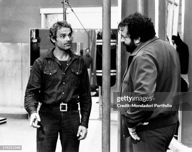 Italian actor Terence Hill talking to Italian actor Bud Spencer in the film Watch Out, We're Mad!.. Rome, 1974.