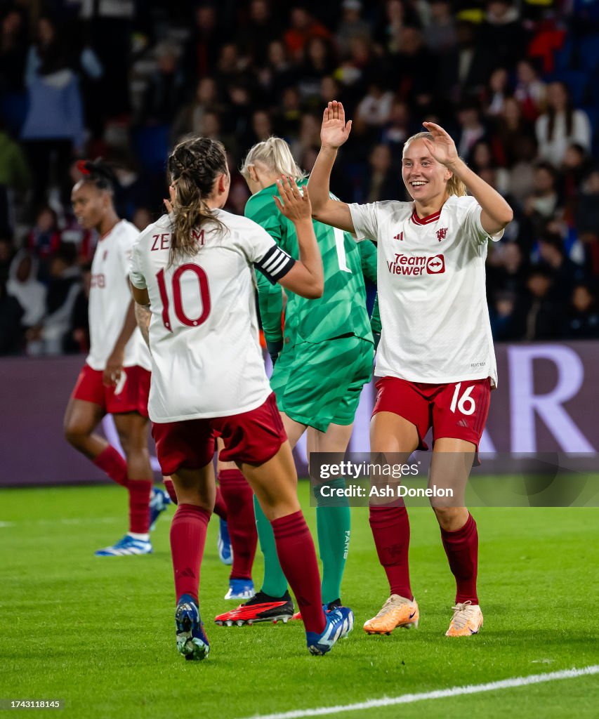 Paris Saint-Germain v Manchester United - UEFA Women's Champions League Qualifying Round 2 - 2nd Leg