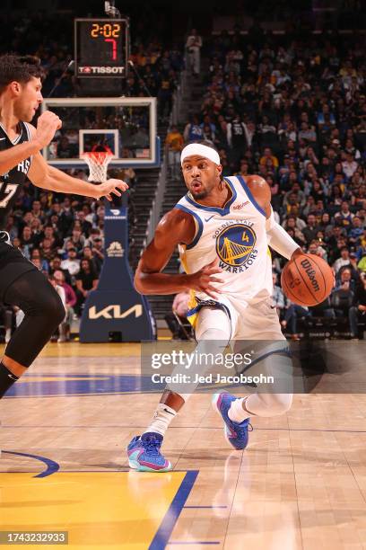 Moses Moody of the Golden State Warriors dribbles the ball during the game against the San Antonio Spurs during the preseason game on October 20,...
