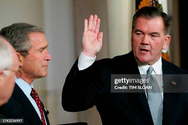 Candidate Tom Ridge 1,414 Secretary Tom Ridge Stock Photos, High-Res Pictures, and Images ...