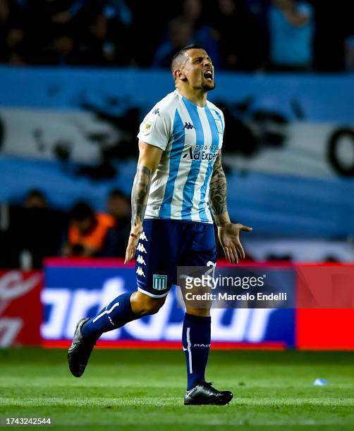 Emiliano Vecchio of Racing Club celebrates after scoring the team's first goal during a match between Racing Club and Boca Juniors as part of Group B...