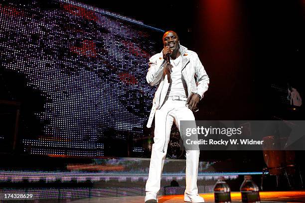 Akon Rapper Concert 1,343 Akon In Concert Stock Photos, High-Res Pictures, and Images ...