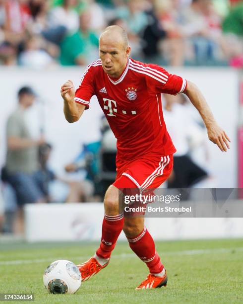 Arjen Robben of FC Bayern Muenchen runs with the ball during the Telekom 2013 Cup final between FC Bayern Muenchen and Borussia Moenchengladbach at...