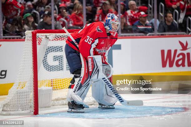 Washington Capitals goaltender Darcy Kuemper watches as the puke comes towards him during the game between the Toronto Maple Leafs and the Washington...