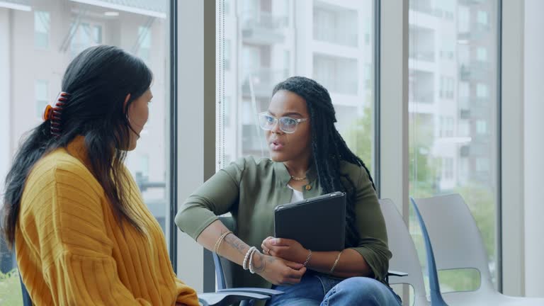 https://media.gettyimages.com/id/1743402091/video/mental-health-professional-gives-advice-to-female-patient.jpg?b=1&s=640x640&k=20&c=aX2lFgMpu_GWBUdXlJe7jIlWfkUlOv_YoHlt9s_rM6s=