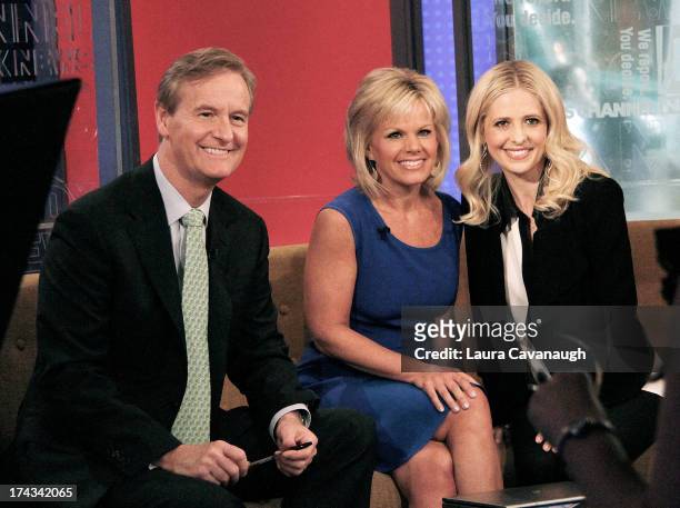 Sarah Michelle Gellar visits "Fox & Friends" with hosts Steve Doocy and Gretchen Carlson at the FOX Studios on June 5, 2013 in New York City.